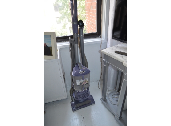 Upright Bag Free Vacuum Cleaner