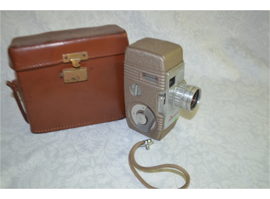 (#110) Vintage Revere Movie Camera Eight Model Fifty