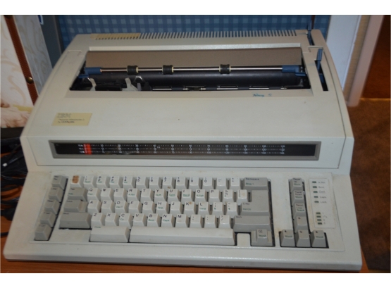 Vintage IBM Electric Typewriter - Works (see Details)