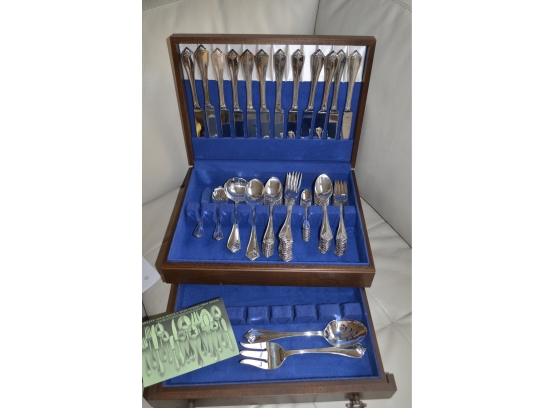 NEW Never Used Oneida Flatware Set Serve Of 12 With Serving Pieces