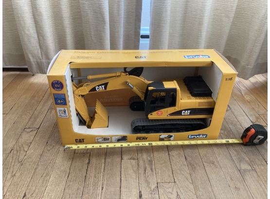 Large Caterpillar Excavator Toy In The Box