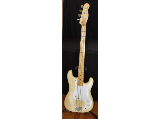 Fender Bullet Deluxe Electric Bass  Guitar - BARELY USED - Item #61