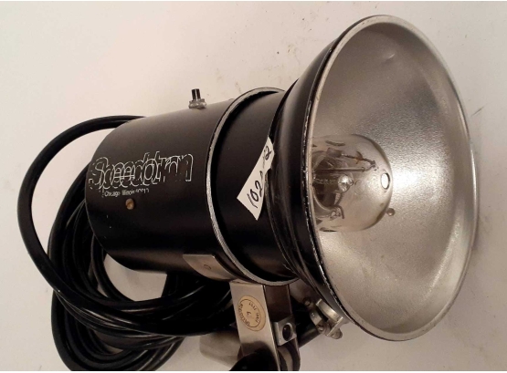 Speedotron 102A Flash Head #2. Includes 7 Reflector. Includes Flashtube And  Modeling LiGht