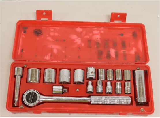 Hollywood Accessories Ratchet Socket Set In Plastic Case