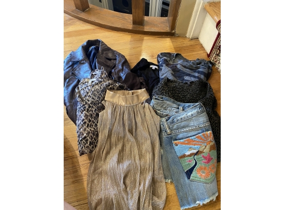 Lo Of Women’s Clothes Size Small