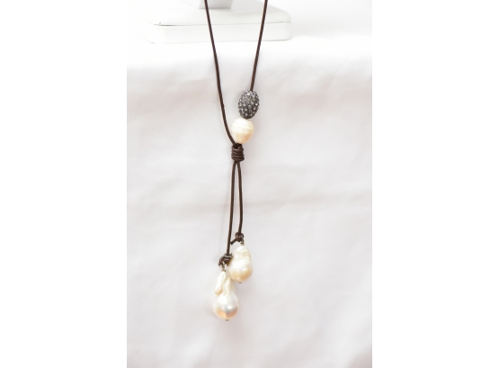 In2 Design - Pearl & Leather Necklace #89