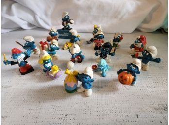 Lot Vintage Schlech 1978-83 Smurf Collectible Figurines