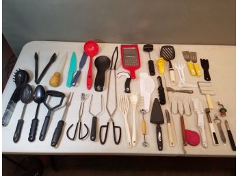 Mixed Lot Of Kitchen Utensils & Manual Gadgets