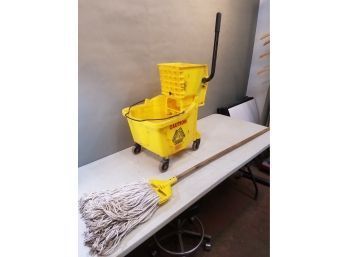 Rubbermaid Commercial Products Brute Mop Bucket & Wringer With Mop