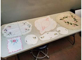 Lot Of 7 Vintage Pieces Of Embroidered Linens, Doilies, Decorative Table Covers