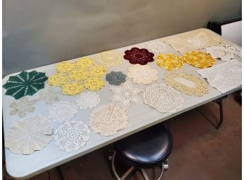Lot Of 23 Vintage Crocheted & Lace Doilies & Decorative Panels, Up To 16'd, Includes 11x19 Federal Eagle Panel