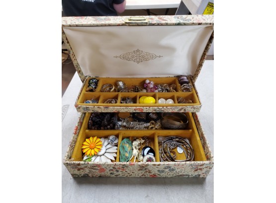 Vintage Jewelry Box With Costume Jewelry Contents
