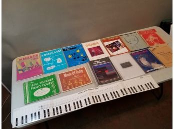 Lot Of 12 Songbooks For Learning The Piano & Alfred's Basic Practice Keyboard & Chart