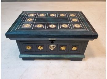 Brass Medallion Decorated Green Hinged Wooden Box With Working Key & Latch, Velvet Lined, 6.5' X 4.5' X 3.5'h