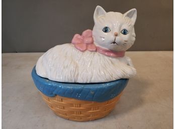 Vintage White Cat In Basket Ceramic Cookie Jar Canister, 10' X 6.5' X 10'h
