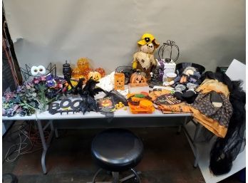 Lot Of Halloween Decorations: Scary Flowers, Ravens, Jack O Lanterns, Cookie Cutters, Material, Serving Items