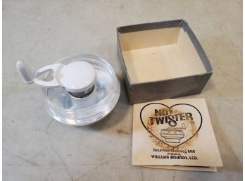 Vintage WM Bounds Ltd Nut Twister Gourmet Nutmeg Mill Spice Grinder