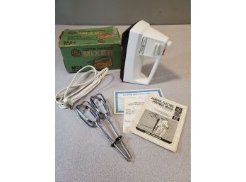 Vintage GE M24 Custom Portable Electric Hand Mixer In Box, 3 Speeds, White