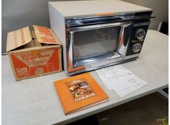 Vintage 1973 Amana Radarange RR-4 Microwave Oven With Accessories In Working Condition