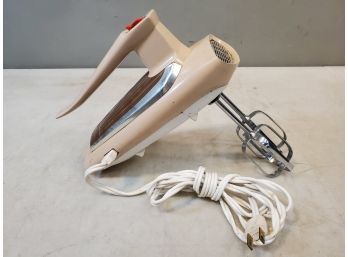 Vintage Space Age General Electric 30M47 Super Deluxe Portable Electric Hand Mixer, Tan, Working