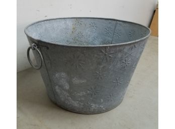 Star Embossed Tin Wash Tub With Forged Ring Handles, 20x12in