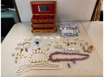 Estate Collection Of Costume Fashion Jewelry In Jewelry & Music Boxes