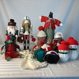 Santas, Nutcrackers And Christmas Decor