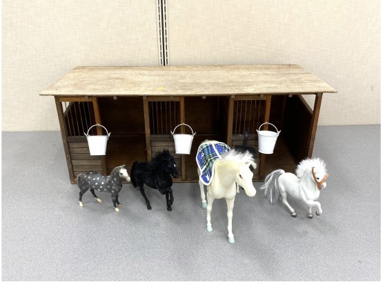 Miniature Horse Barn Stable Measuring 31 Inches