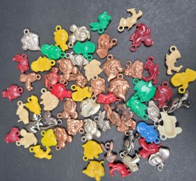Charms From Vending Machines Crackerjack Bread Ties 1930-1960's - Cartoon And Disney Characters