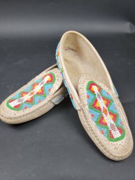 NATIVE AMERICAN BEADED MOCCASINS - Very Old - Vintage Or Antique - First People