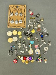 Charming Charms Mixed Lot Of Vintage To New Cat Coin Christmas And More! 63 Charms - Untested