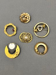 Lot Of Vintage Round Textured Brooches With Pearls And Rhinestones Scatter Pins Craft Lot