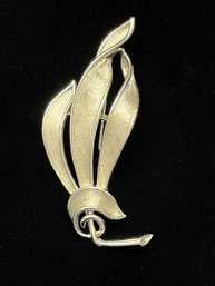 Vintage Signed Lisner Silver Tone 1950's Twisted Leaf Brooch Simple And Lovely 3' Long