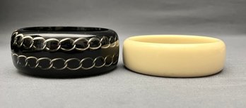 Lot Of Two Vintage Chunky Bangle Bracelets - Black Sheer Lucite With Chain Inside And Complementing Ivory