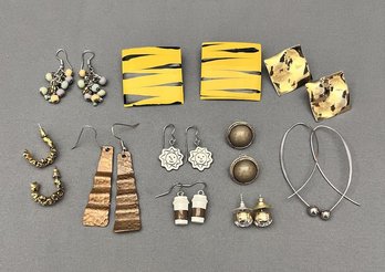 Big Vintage Lot Of 10 Pairs Of Mixed Style Pierced Earrings - Everything From Everyday To Dance Party!