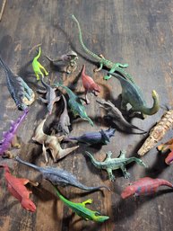 Lot Of 20 Plastic Toy Dinosaurs 3' To 5'
