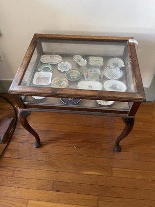 Show Case Table With Glass Top & Sides, Lift Top, Assorted Ash Trays, 22' X 17.5' X 24' Tall
