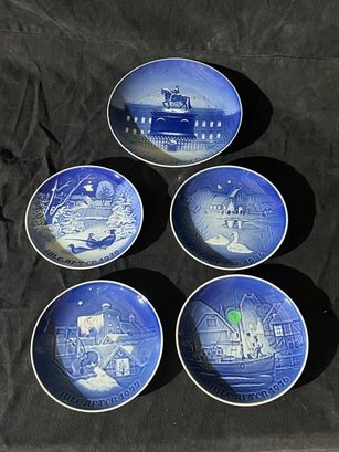 Lot Of 5 Bing & Grondahl Christmas Plates, Denmark, (1) 9' Diameter 'The Royal Palace' (4) 7' Diameter Years: 1970, 1974, 1976, 1977
