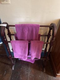Reproduction Towel Bar With Towels, 33.5'  Tall