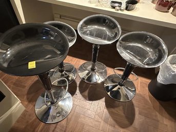 Lot Of (4) Stools: Seats Cracked & Chrome  Rusted