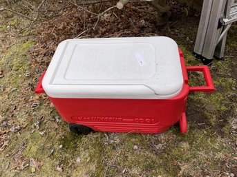 Igloo Cooler In Wheels With Pull Handle