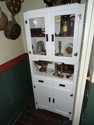 White Kitchen Cabinet, 4 Door, 2 Drawer