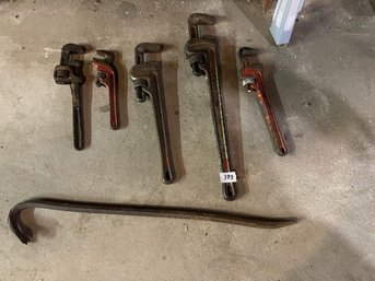 Lot Of (5) Pipe Wrenches & Bar