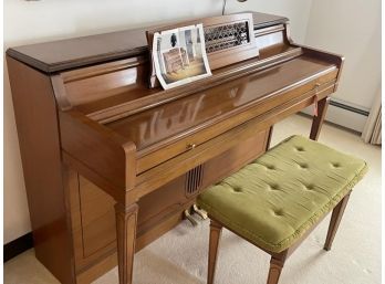 Spinet Piano, Wurlitzer, M: 2020, With Stool