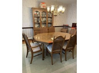 Dining Room Set: Table, (6) Chairs, (2) Piece