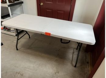 Folding 6' Table With Handle