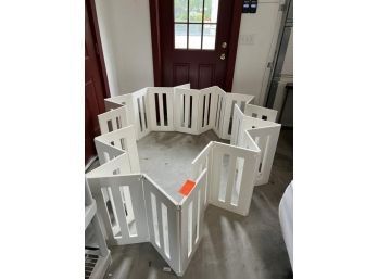 Lot Of (4) Sectional Plastic Fencing; Doesn't Interlock