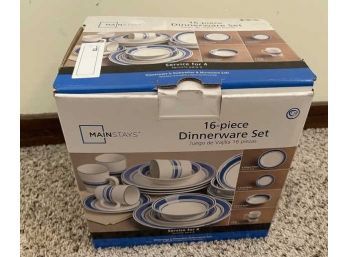 Main Stay 16 Piece Dinner Set, Serves 4, Like New In Box