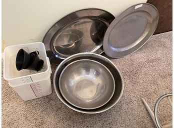 Lot Of (4) Large Serving Platter, (4) Large Mixing Bowls, (2) 18Qt Plastic Bins