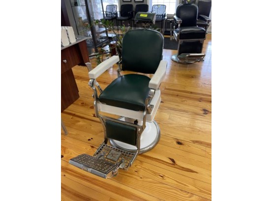 Koken Barber Chair, Functional